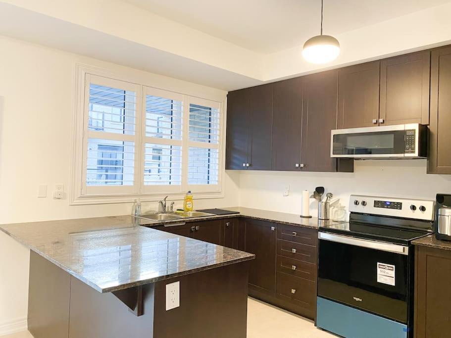 Elegant Rooms In Shared Townhouse Next To Beach Whitby Zewnętrze zdjęcie