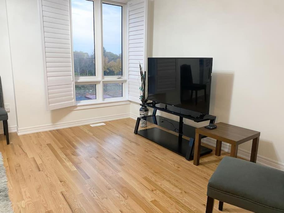 Elegant Rooms In Shared Townhouse Next To Beach Whitby Zewnętrze zdjęcie
