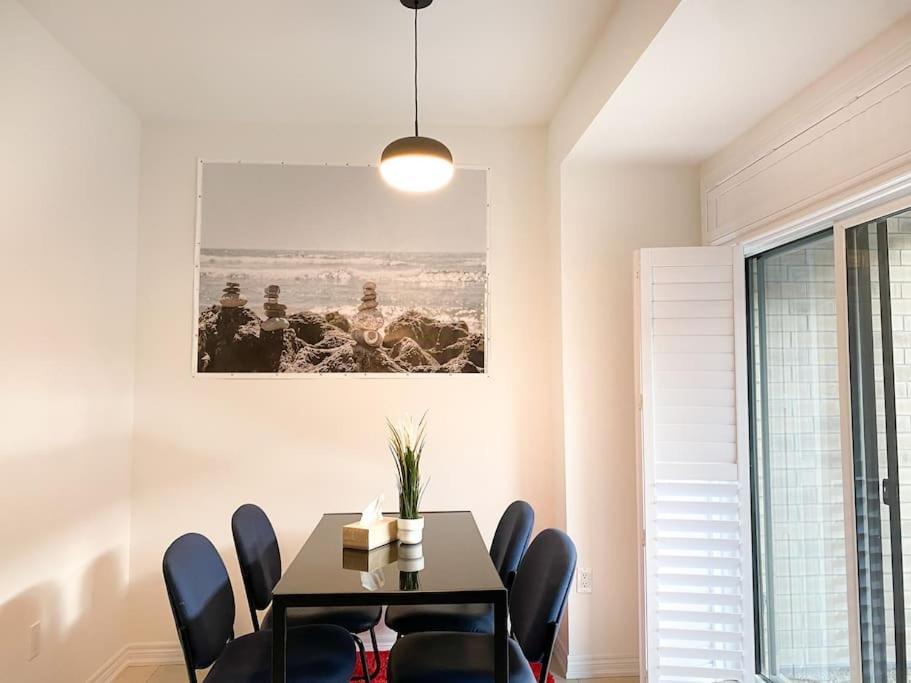 Elegant Rooms In Shared Townhouse Next To Beach Whitby Zewnętrze zdjęcie