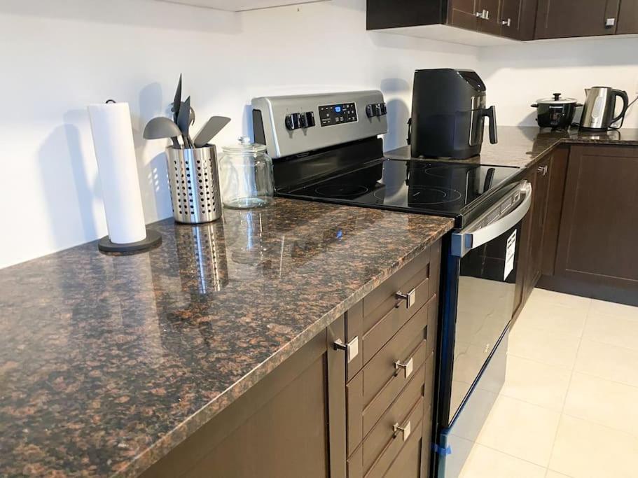 Elegant Rooms In Shared Townhouse Next To Beach Whitby Zewnętrze zdjęcie