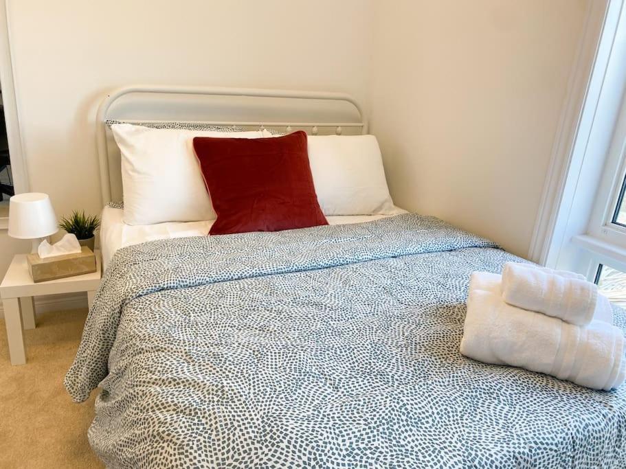 Elegant Rooms In Shared Townhouse Next To Beach Whitby Zewnętrze zdjęcie