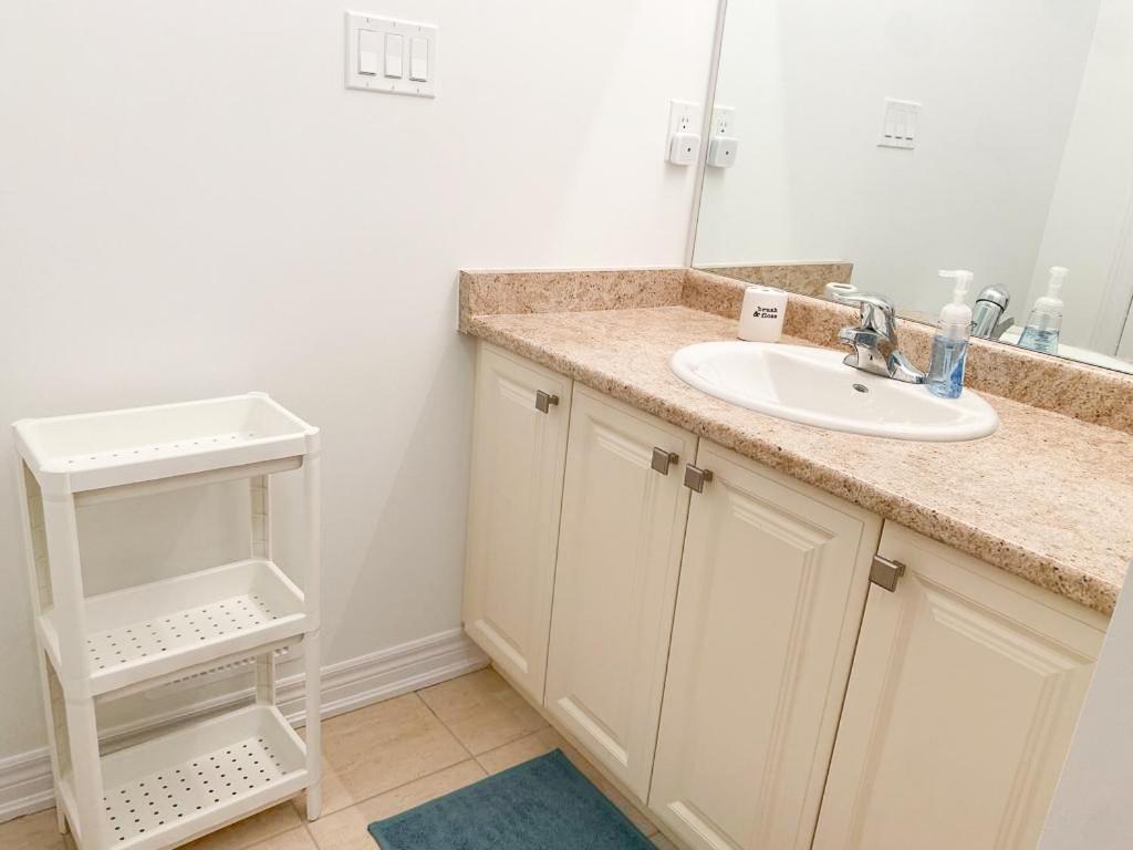 Elegant Rooms In Shared Townhouse Next To Beach Whitby Zewnętrze zdjęcie