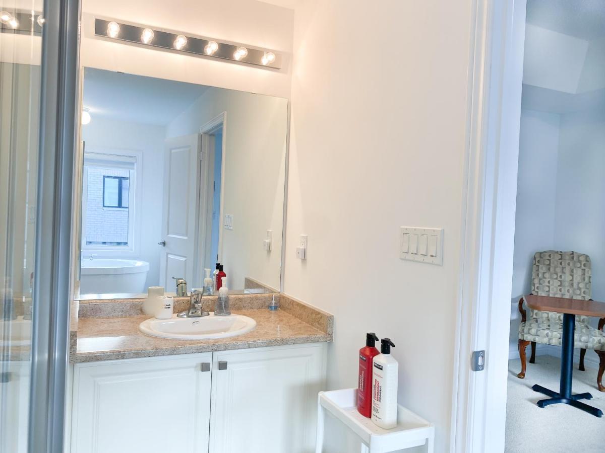 Elegant Rooms In Shared Townhouse Next To Beach Whitby Zewnętrze zdjęcie
